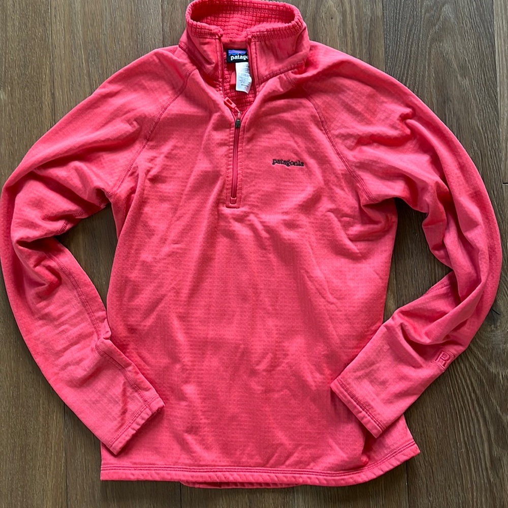Patagonia R1 quarter zip fleece top. Good condition. Women’s small.